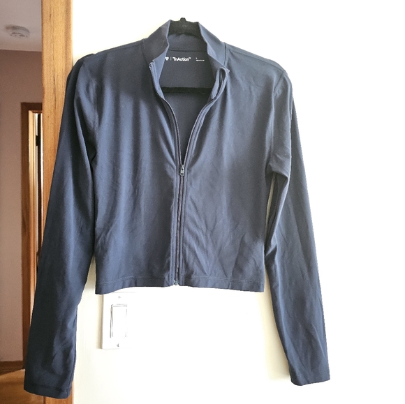 Aritzia color black TnaLIFE™ Relay Zip-Up - Picture 4 of 7